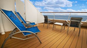 Disney Cruise Lines Disney Dream Accomm Verandah G04-DDDF-deluxe-oceanview-verandah-stateroom-cat5E-08.jpg